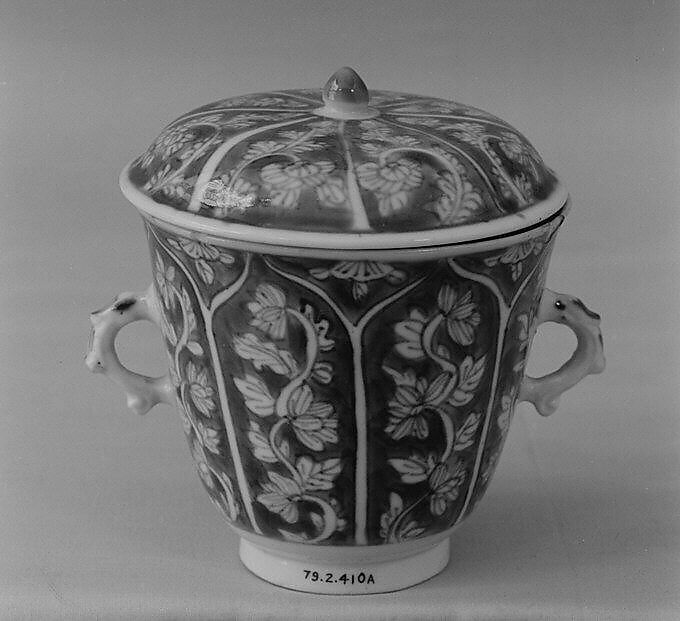 Cup with cover, Hard-paste porcelain, Chinese, for European market 