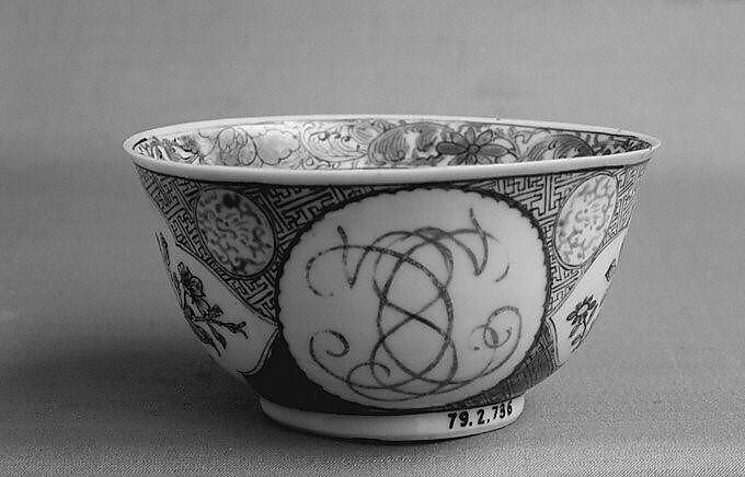 Teabowl and saucer, Hard-paste porcelain, Chinese, for European market 