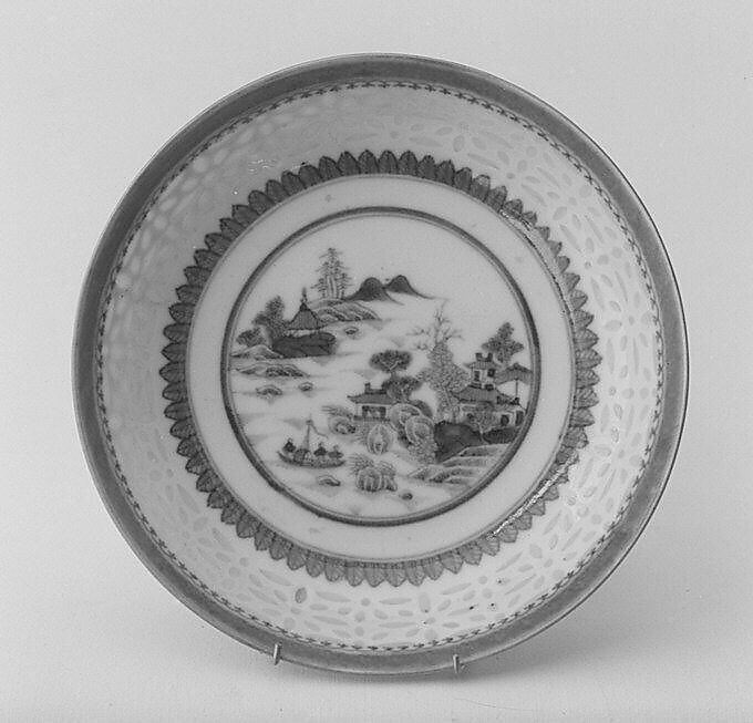 Saucer, Hard-paste porcelain, Chinese, for British or American market 