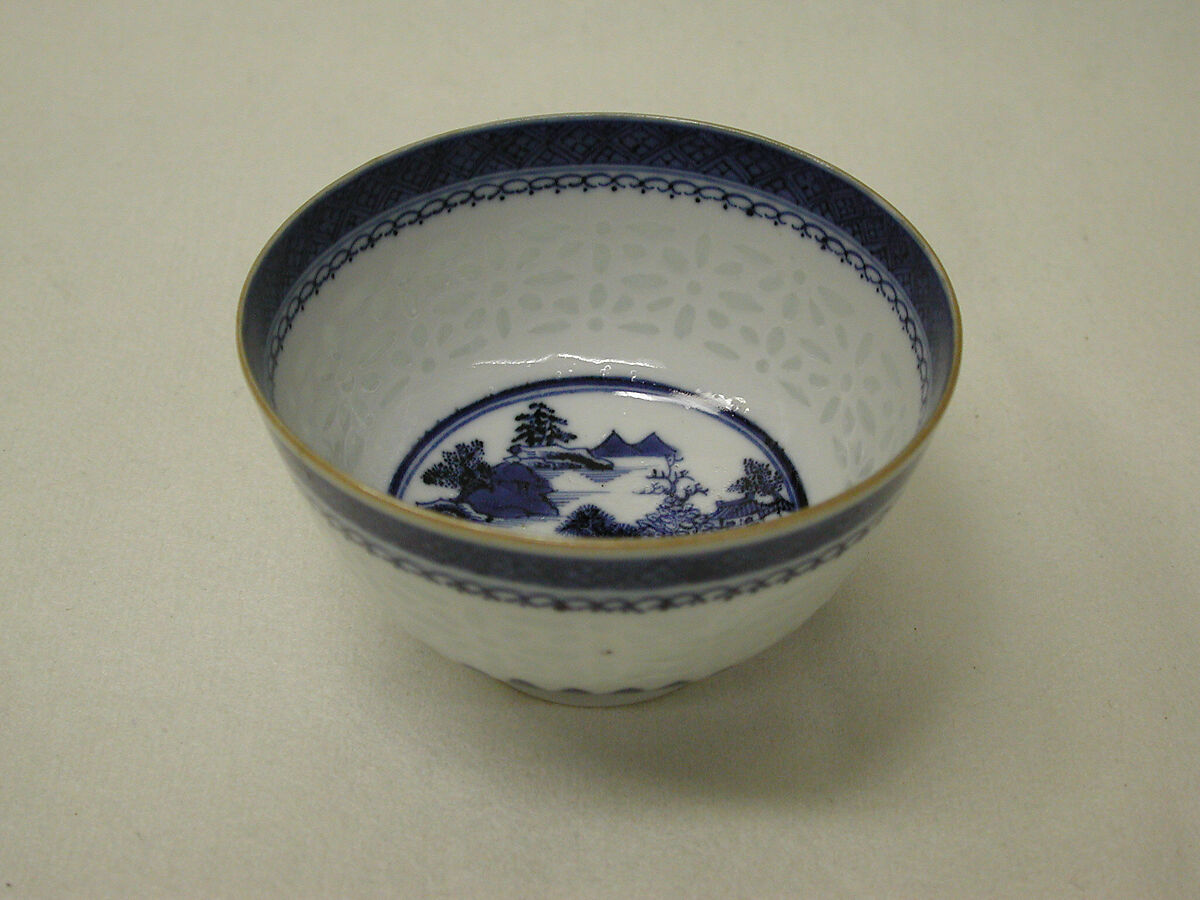 Teabowl, Hard-paste porcelain, Chinese, for British or American market 