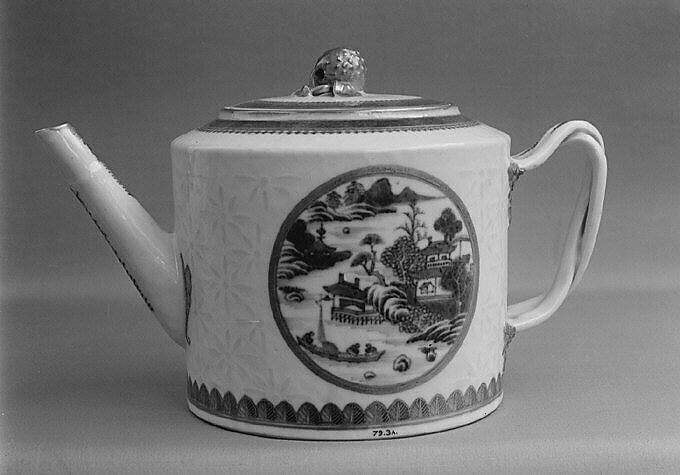 Teapot, Hard-paste porcelain, Chinese, for British or American market 