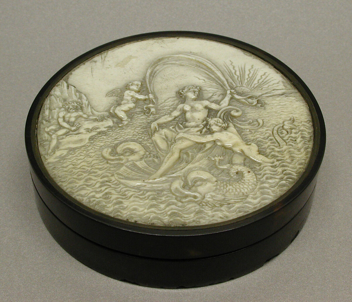 Venus Rising from the Sea, Disc: ivory; box: tortoiseshell, European