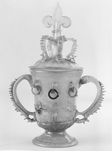 Standing cup with cover