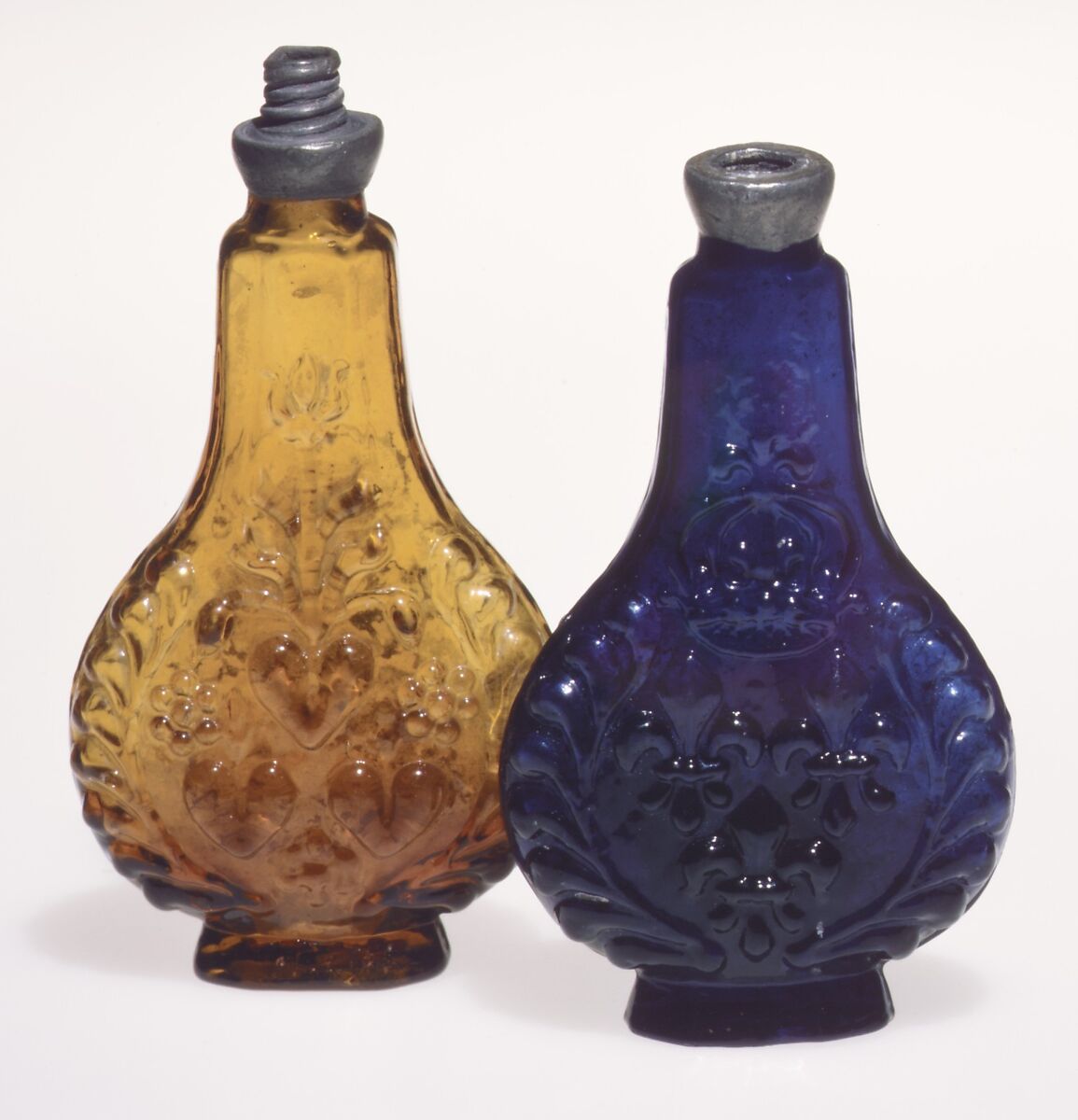 Amber-colored flacon de poche decorated with fleur de lys and hearts, Glasshouse of Bernard Perrot, Verrerie Royale d&#39;Orléans (1640–1709), Glass, pewter, French, Orléans 