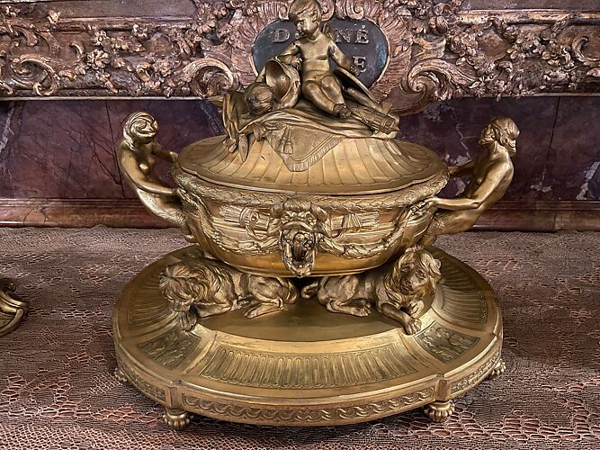 Tureen with cover