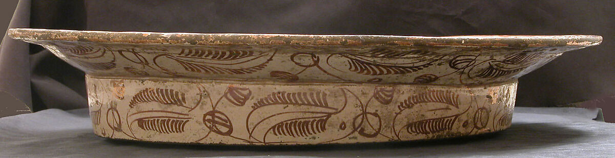 Dish, Tin-glazed and luster-painted earthenware, Spanish, Valencia