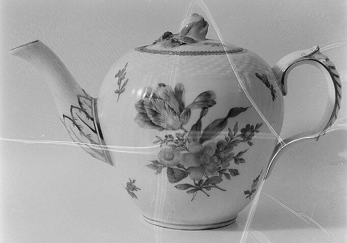 Teapot, Royal Porcelain Manufactory (Danish, 1775–present), Hard-paste porcelain, Danish, Copenhagen 