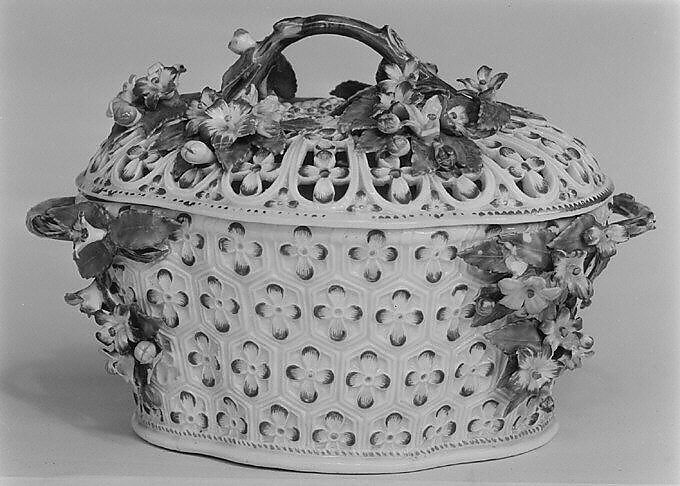 Dessert basket with cover, Worcester factory (British, 1751–2008), Soft-paste porcelain, British, Worcester 