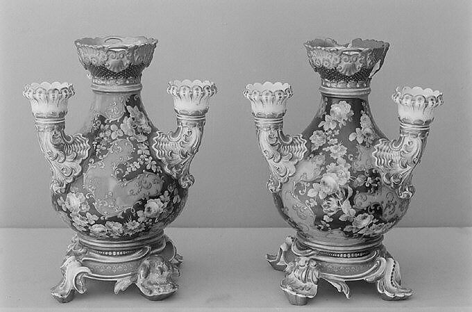 Pair of flower vases, Fontainebleau (Manufacture Royale, established 1530, 1535 or 1539), Hard-paste porcelain, French, Fontainebleau 