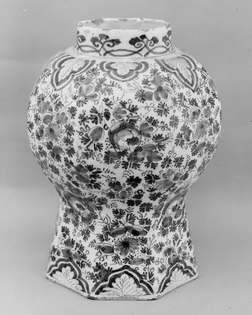 Vase, Tin-glazed earthenware, Dutch, Delft 