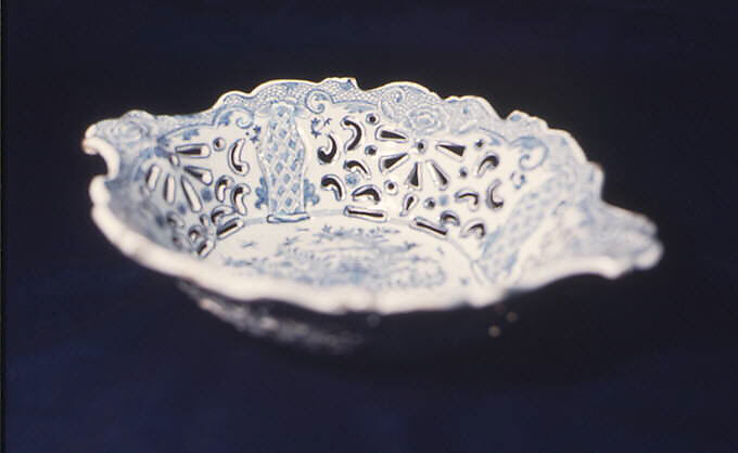 Fruit dish, The Dreye Porceleyne Flesschen, Tin-glazed earthenware, Dutch, Delft