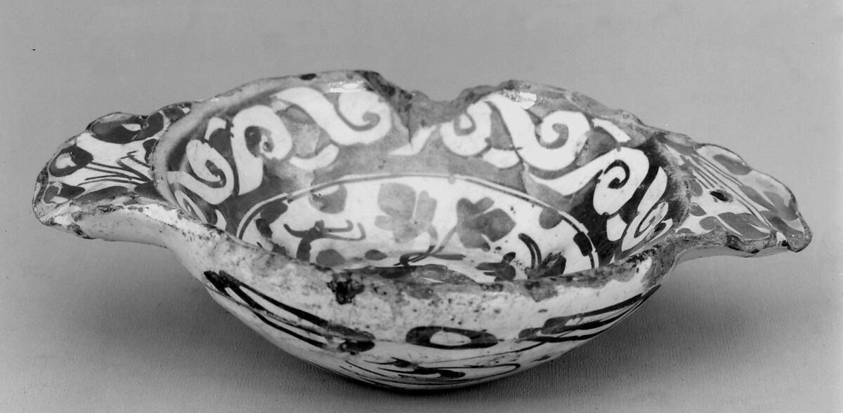 Bowl, Tin-glazed and luster-painted grayish-red earthenware, Spanish, Valencia