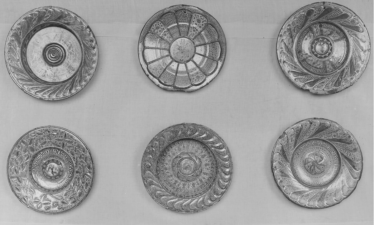 Dish, Tin-glazed and luster-painted earthenware, Spanish, Valencia