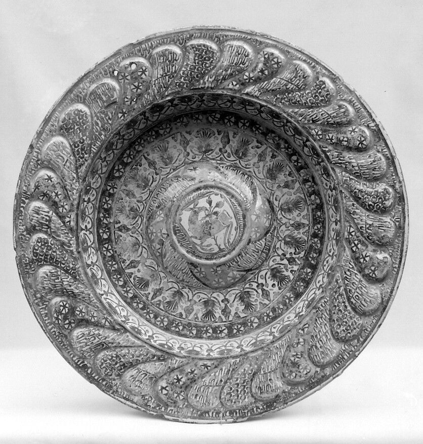 Plateau, Tin-glazed and luster-painted earthenware, Spanish, Valencia