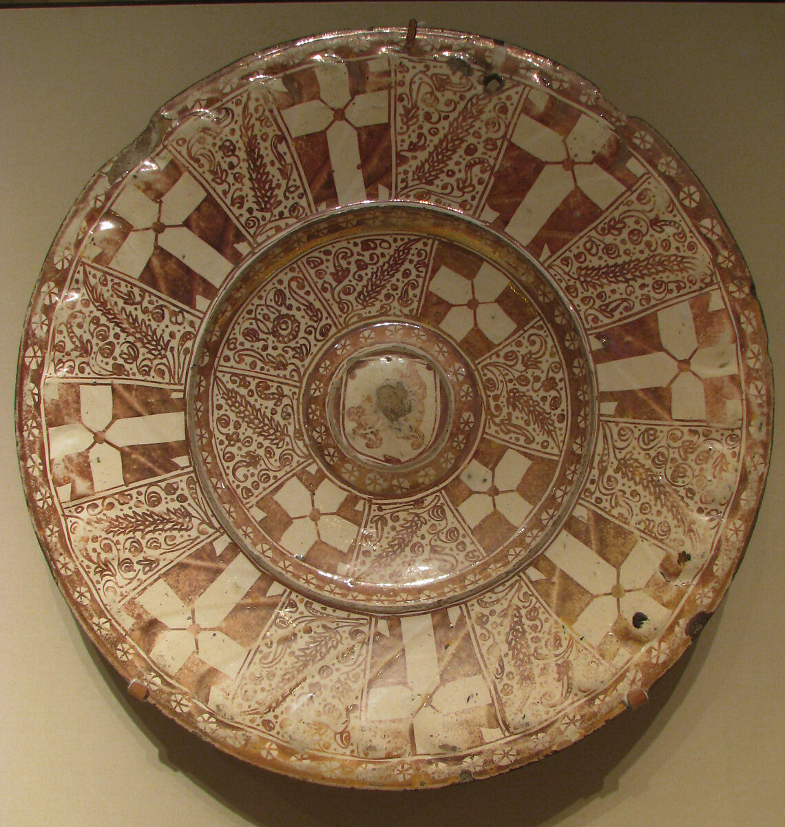 Plateau, Tin-glazed and luster-painted earthenware, Spanish, Valencia 