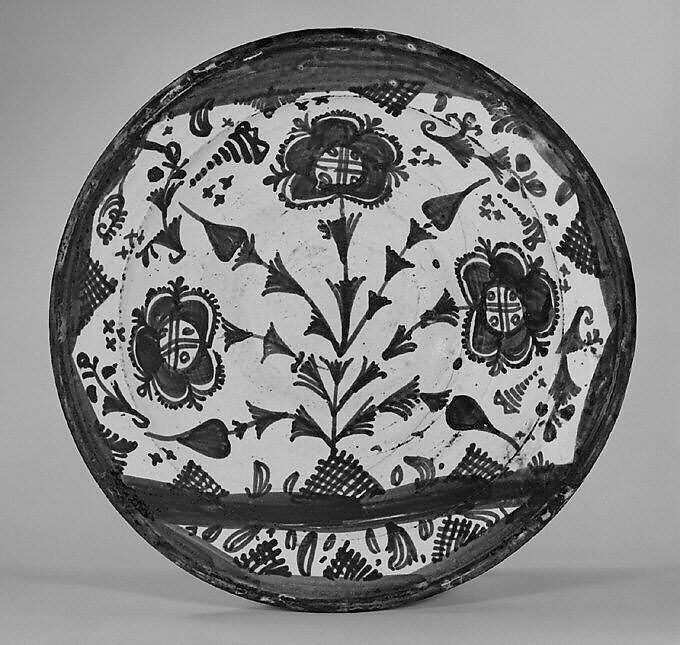 Plate, Glazed earthenware, Spanish, Valencia 