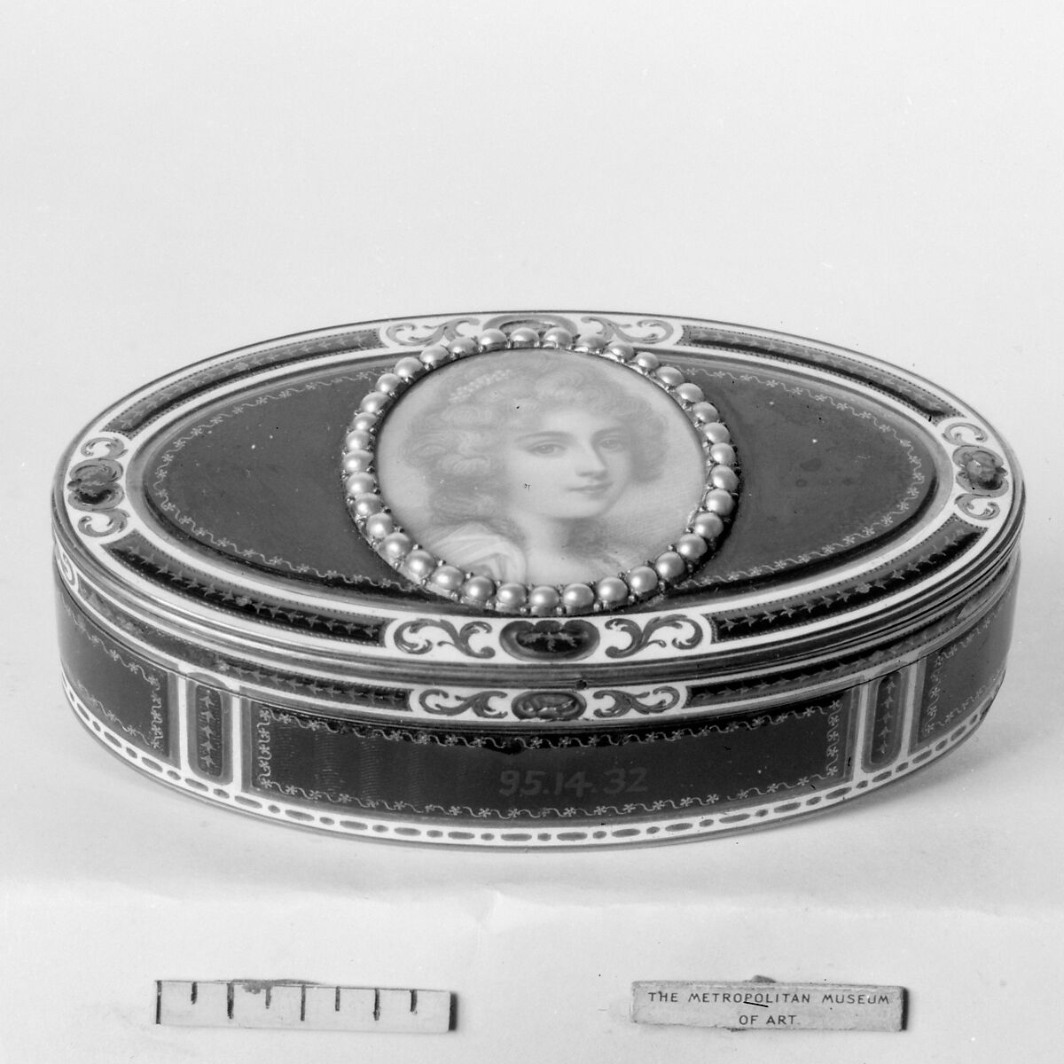 Snuffbox, Friedrich Fyrwald (master 1786, died 1813/14), Gold, enamel, pearls, Swedish, Stockholm 