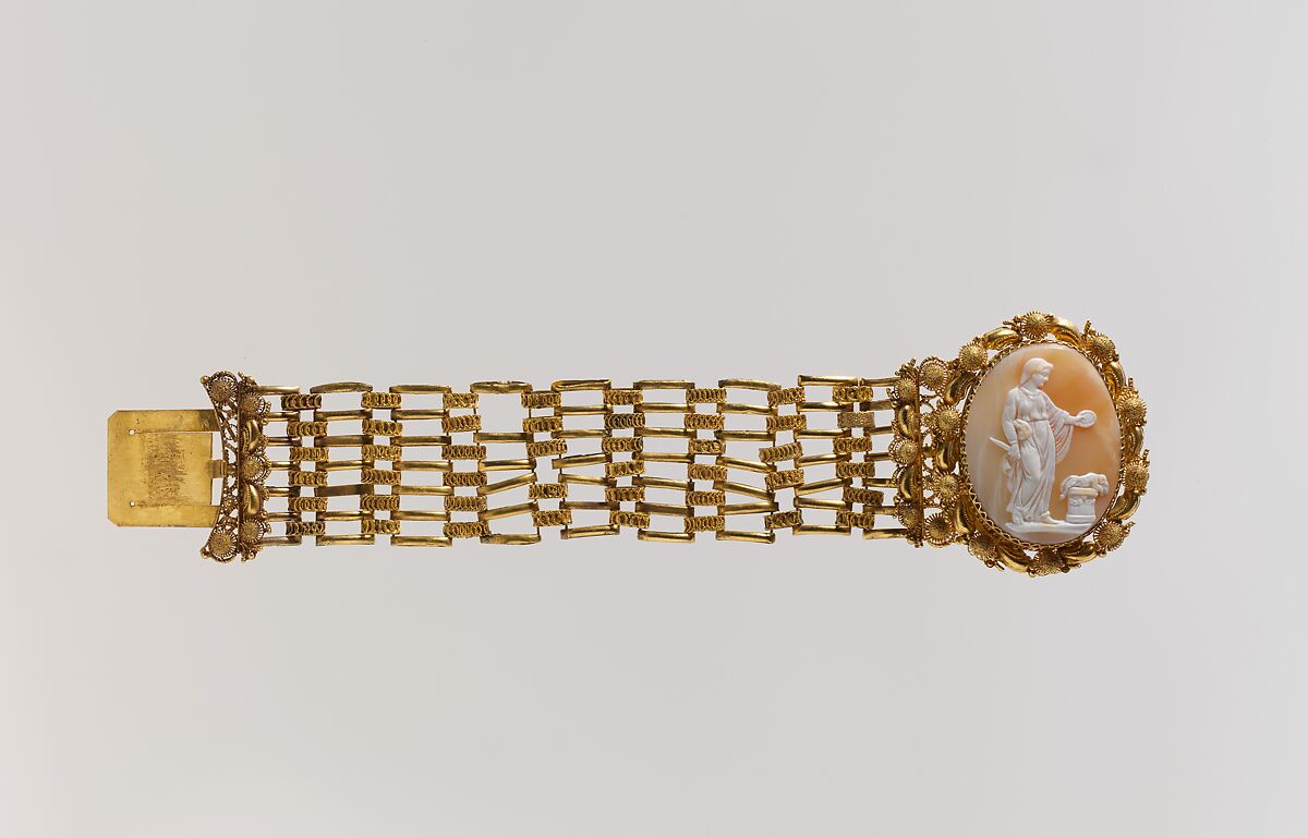 Bracelet (part of a set), Gold, shell (Cassia rufa), Italian, probably Naples 