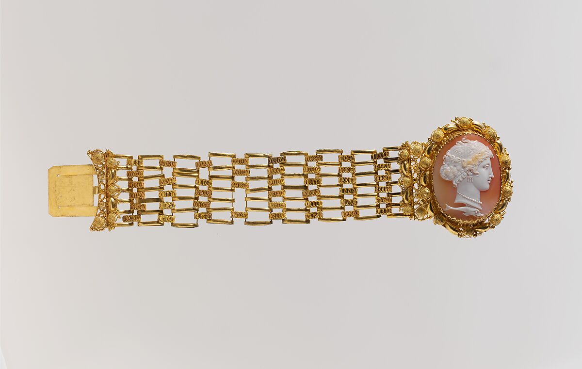 Bracelet (part of a set), Gold, shell (Cassia rufa), Italian, probably Naples 