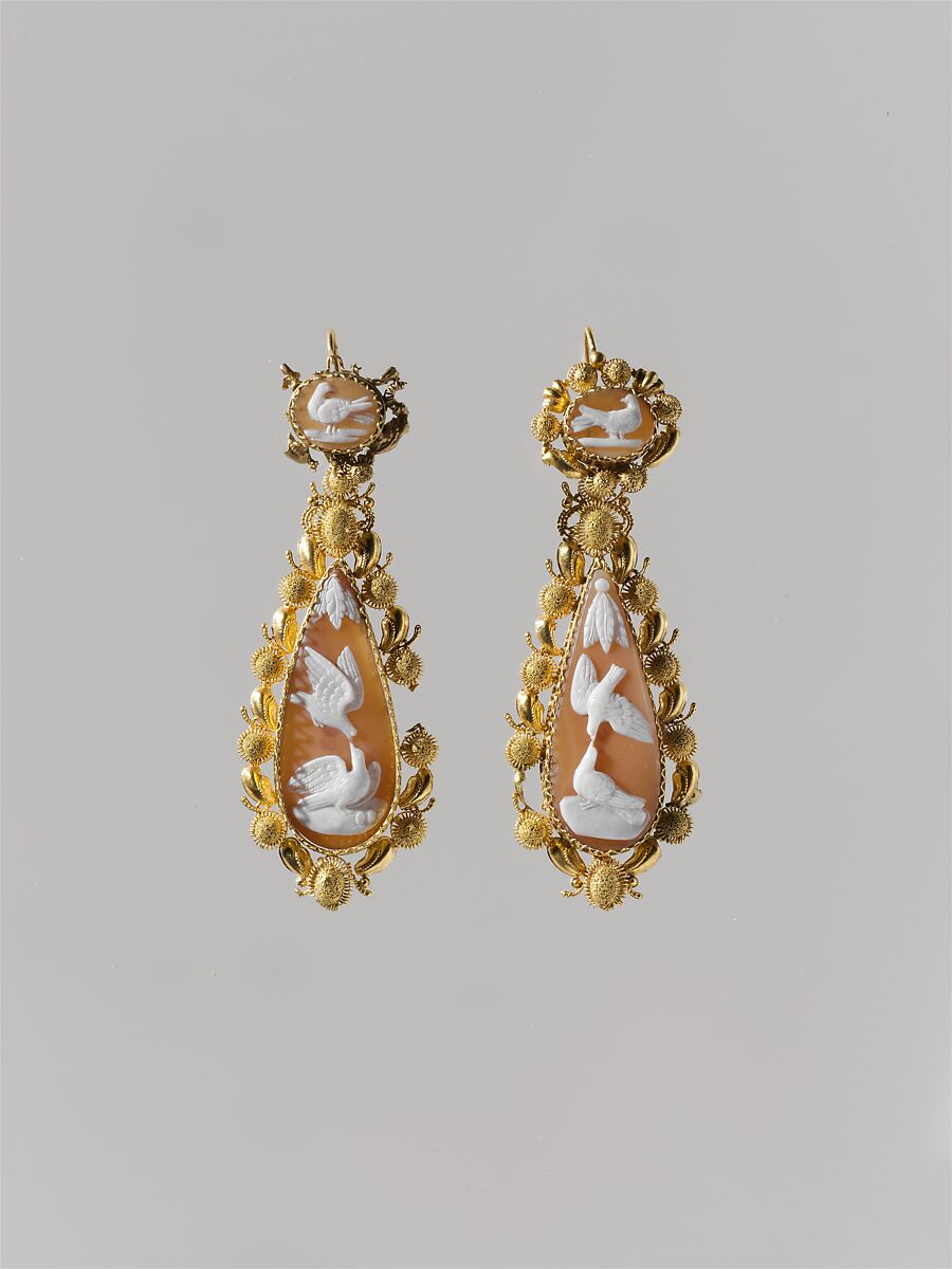 Pair of earrings (part of a set), Gold, shell (Cassia rufa), Italian, probably Naples 