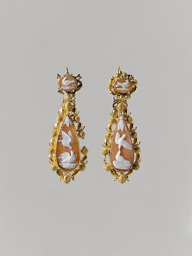 Pair of earrings (part of a set)