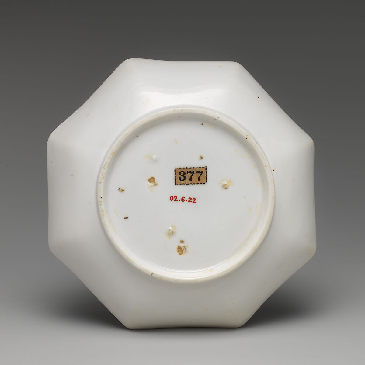 Saucer, Chelsea Porcelain Manufactory (British, 1744–1784), Soft-paste porcelain, British, Chelsea