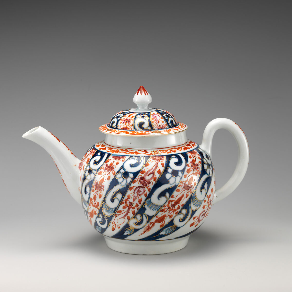 Teapot, Worcester factory (British, 1751–2008), Soft-paste porcelain with enamel decoration and gilding, British, Worcester 