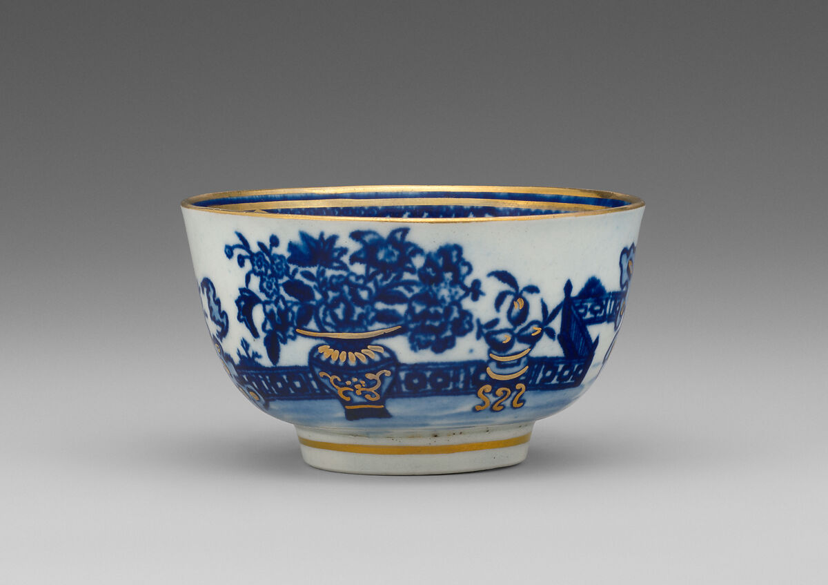 Cup and saucer, Worcester factory (British, 1751–2008), Soft-paste porcelain, British, Worcester