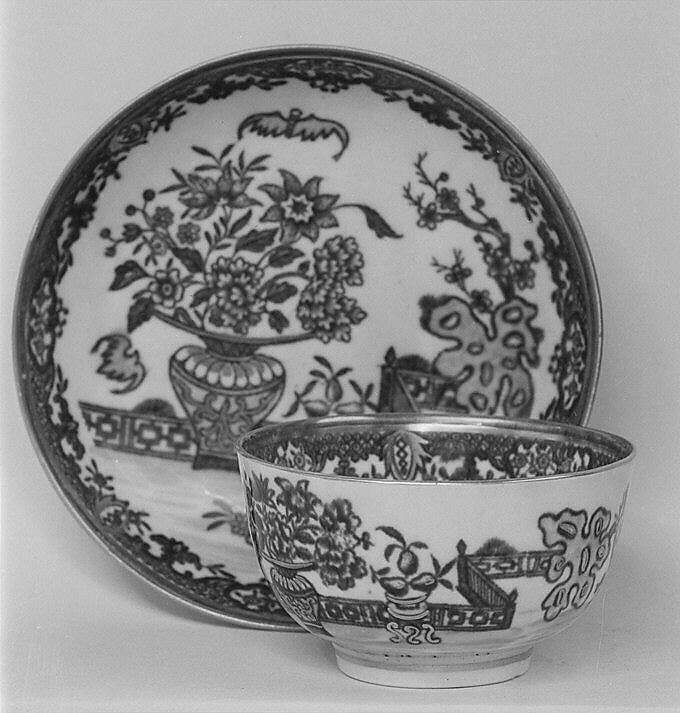 Cup and saucer, Worcester factory (British, 1751–2008), Soft-paste porcelain, British, Worcester 