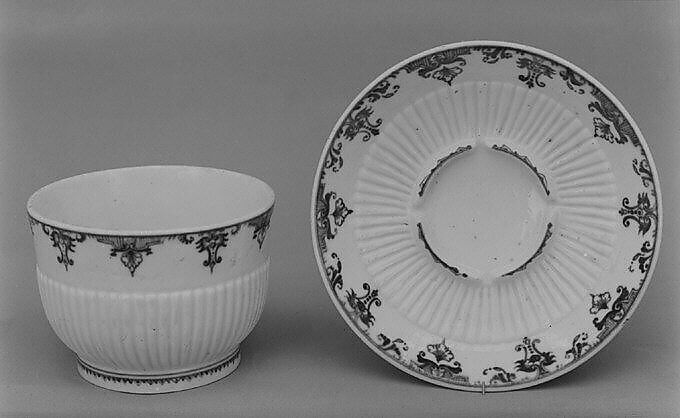 Bowl, Saint-Cloud factory (French, mid-1690s–1766), Soft-paste porcelain, French, Saint-Cloud 