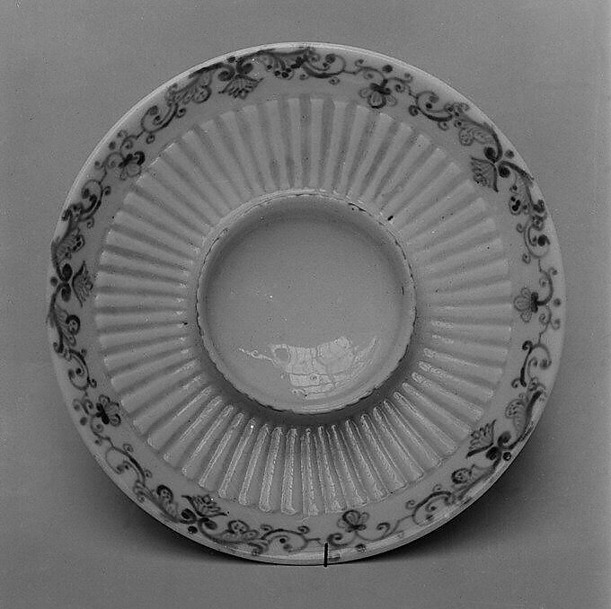 Saucer, Saint-Cloud factory (French, mid-1690s–1766), Soft-paste porcelain, French, Saint-Cloud 