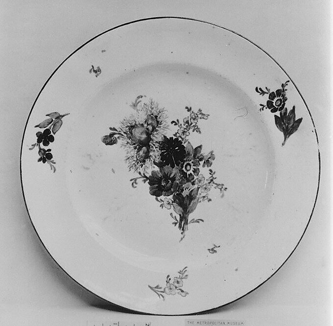 Plate, Imperial Porcelain Manufactory, St. Petersburg (Russian, 1744–present), Hard-paste porcelain, Russian, St. Petersburg 