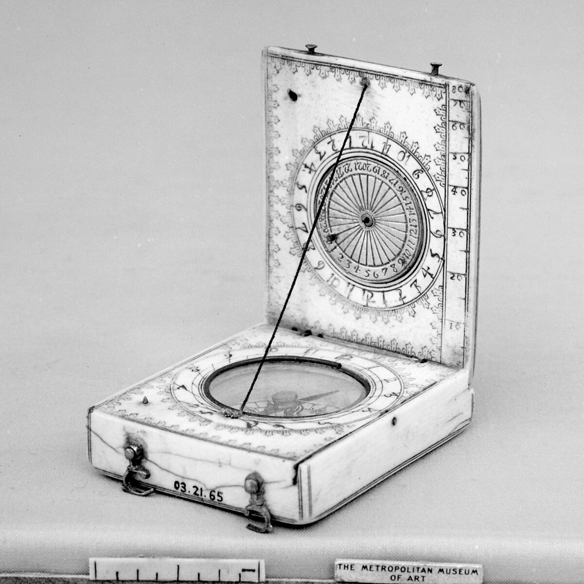 Portable diptych sundial, Ivory, pewter, brass, French, Dieppe 