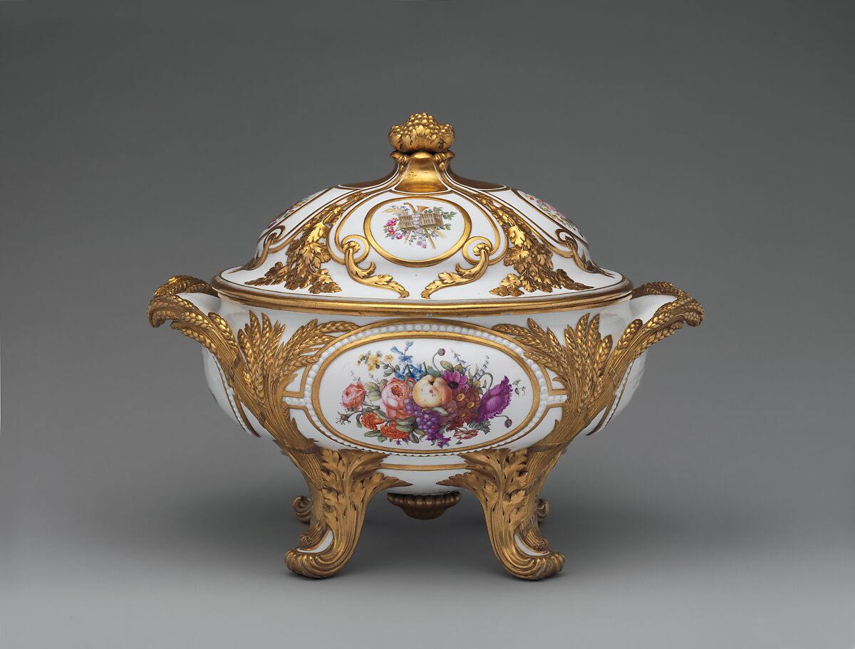 Tureen with cover (Terrine épis de blé or épis en or et plateau), Sèvres Manufactory  French, Hard-paste porcelain decorated in polychrome enamels, gold, French, Sèvres