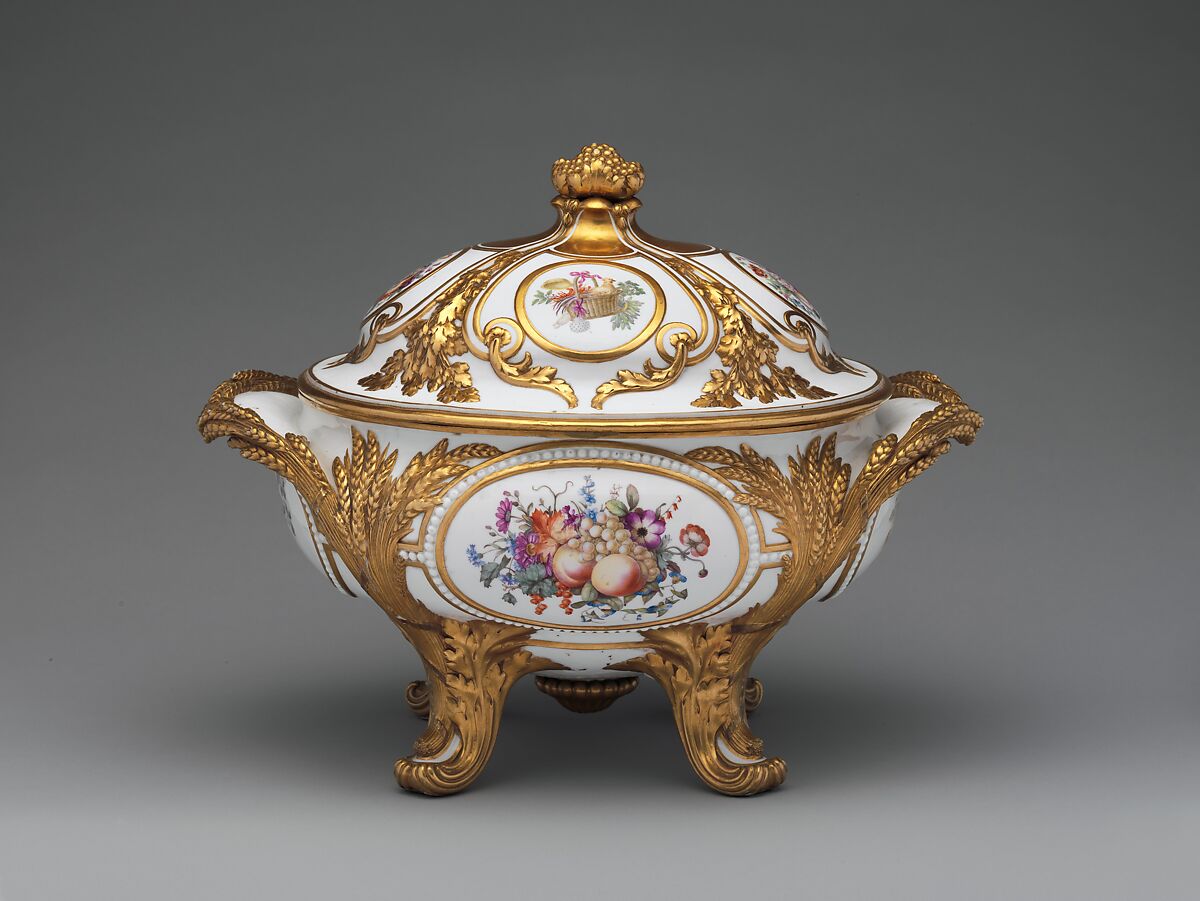 Tureen with cover (Terrine épis de blé or épis en or et plateau), Sèvres Manufactory (French, 1740–present), Hard-paste porcelain decorated in polychrome enamels, gold, French, Sèvres