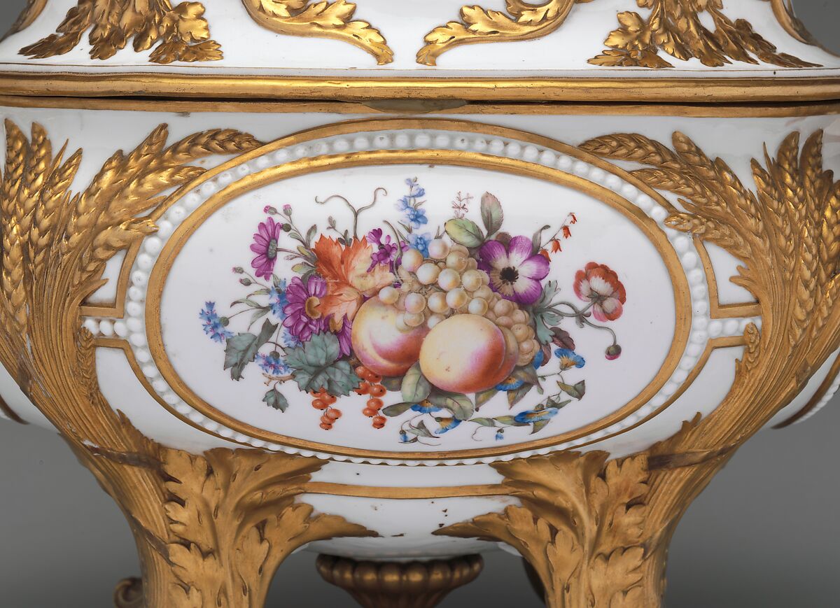 Tureen with cover (Terrine épis de blé or épis en or et plateau), Sèvres Manufactory (French, 1740–present), Hard-paste porcelain decorated in polychrome enamels, gold, French, Sèvres