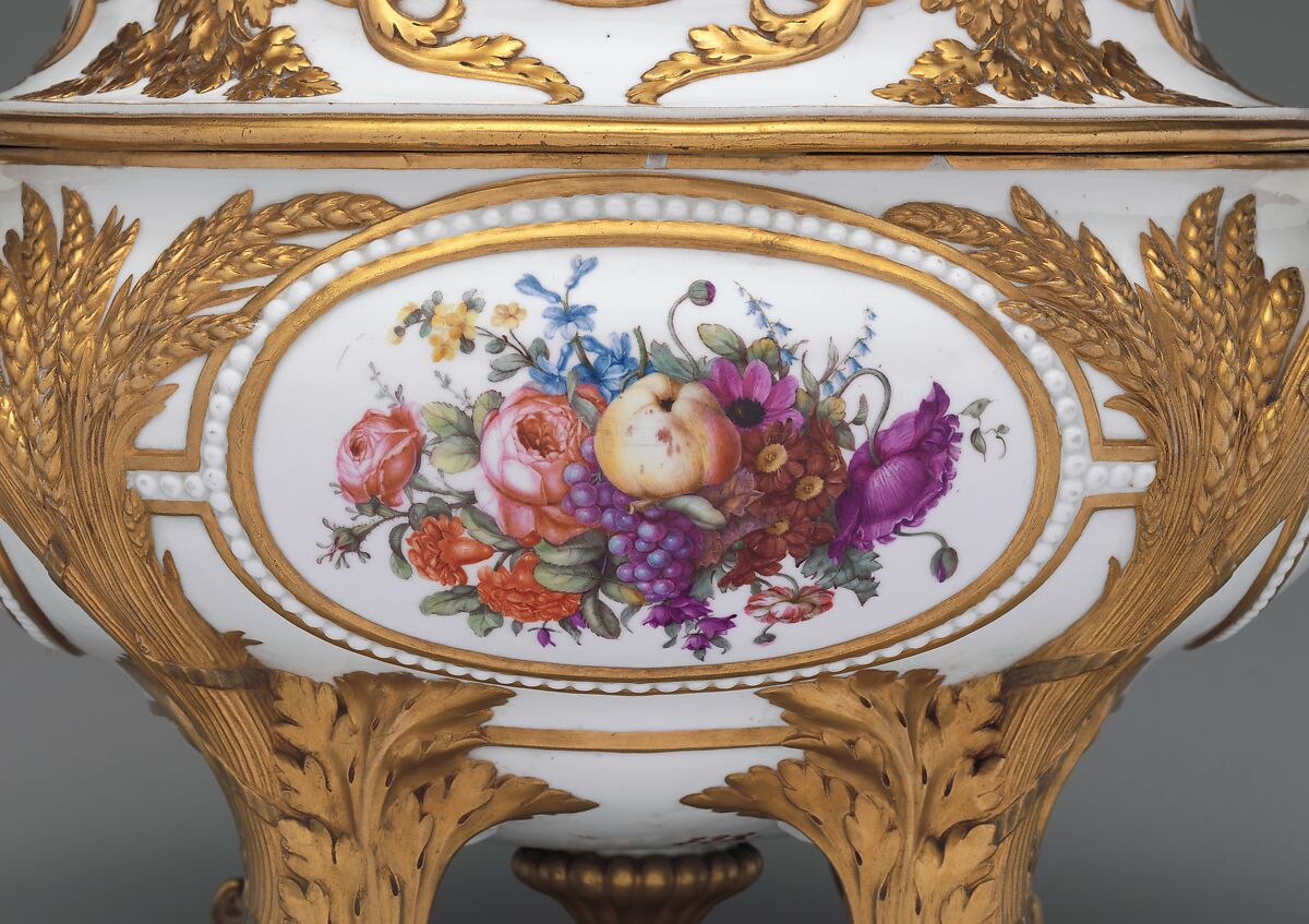 Tureen with cover (Terrine épis de blé or épis en or et plateau), Sèvres Manufactory (French, 1740–present), Hard-paste porcelain decorated in polychrome enamels, gold, French, Sèvres