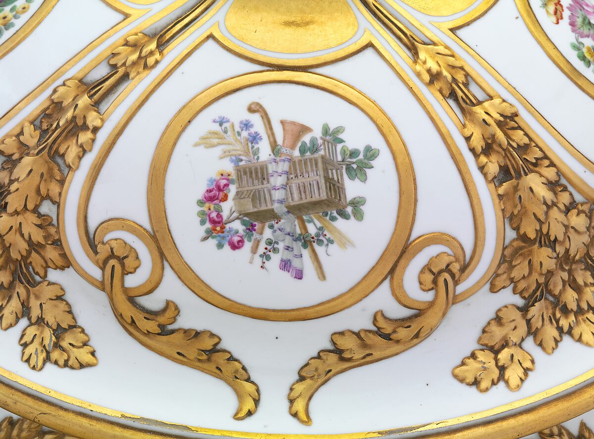 Tureen with cover (Terrine épis de blé or épis en or et plateau), Sèvres Manufactory (French, 1740–present), Hard-paste porcelain decorated in polychrome enamels, gold, French, Sèvres