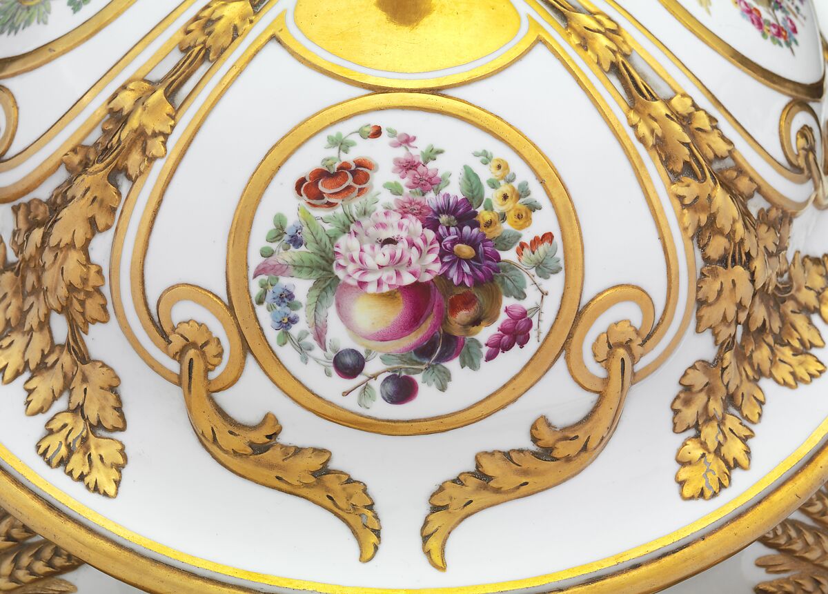 Tureen with cover (Terrine épis de blé or épis en or et plateau), Sèvres Manufactory (French, 1740–present), Hard-paste porcelain decorated in polychrome enamels, gold, French, Sèvres