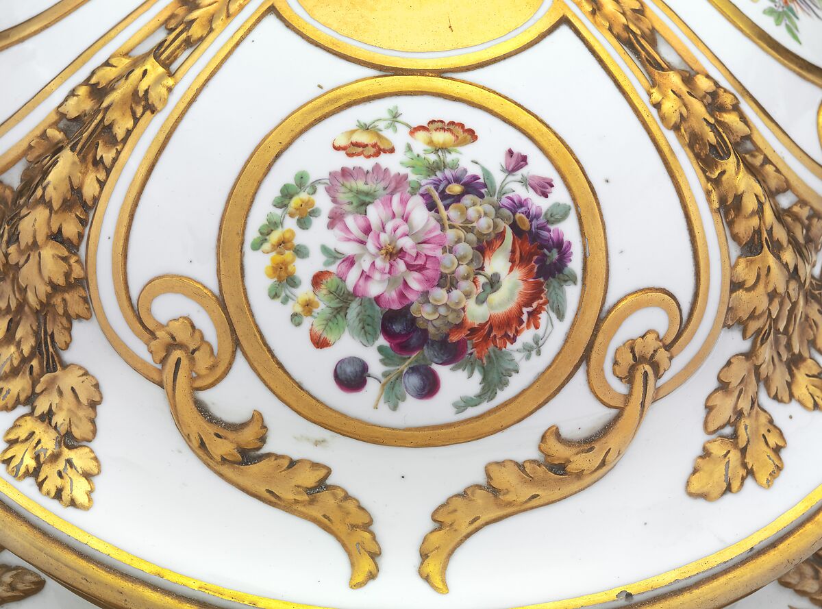 Tureen with cover (Terrine épis de blé or épis en or et plateau), Sèvres Manufactory (French, 1740–present), Hard-paste porcelain decorated in polychrome enamels, gold, French, Sèvres