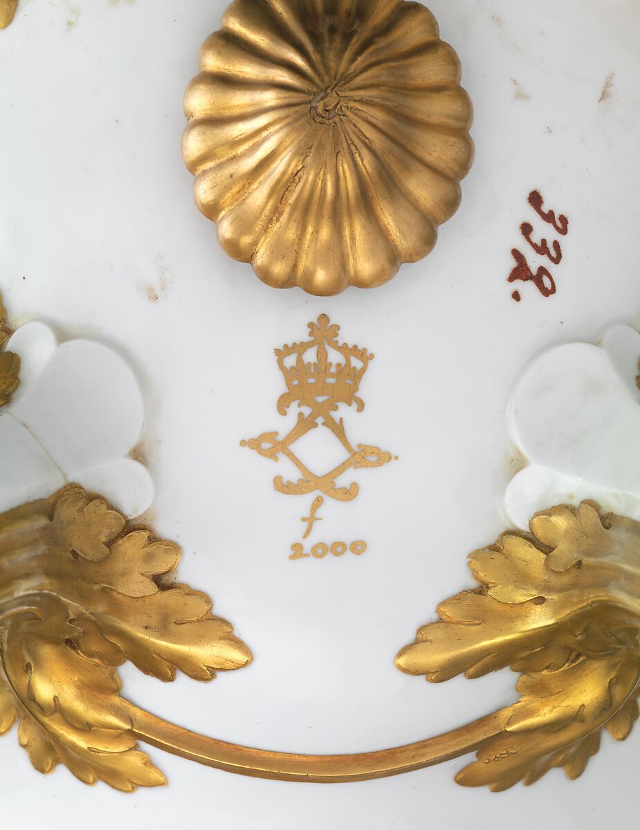 Tureen with cover (Terrine épis de blé or épis en or et plateau), Sèvres Manufactory (French, 1740–present), Hard-paste porcelain decorated in polychrome enamels, gold, French, Sèvres