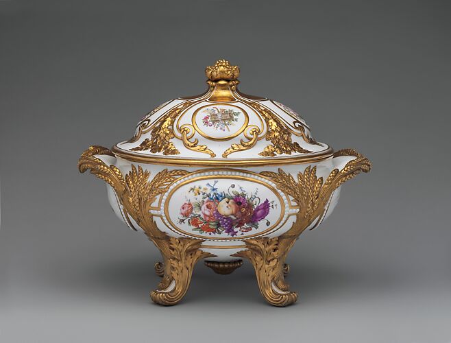 Tureen with cover (Terrine épis de blé or épis en or et plateau)