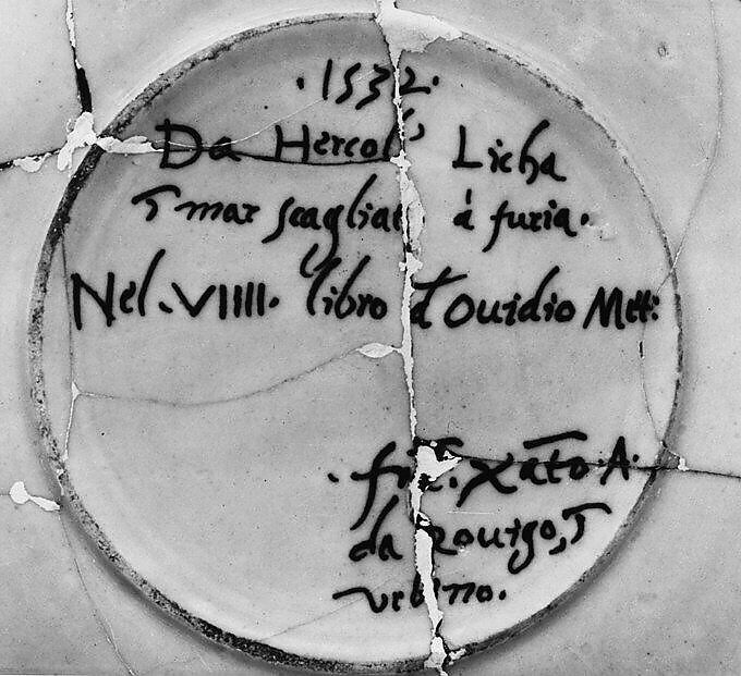 Plate with Hercules and Lichas and arms of the Pucci family, Fra Xanto Avelli da Rovigo (ca. 1486–1582), Maiolica (tin-glazed earthenware), Italian, Urbino