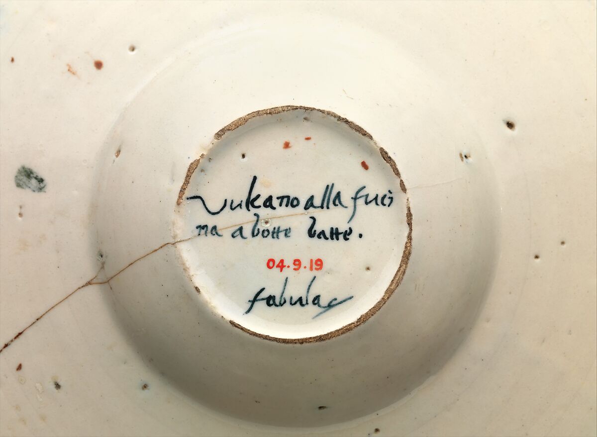 Wide-rimmed bowl with Vulcan Forging Arms with Venus and Cupid, Fra Xanto Avelli da Rovigo (ca. 1486–1582), Maiolica (tin-glazed earthenware), Italian, probably Urbino