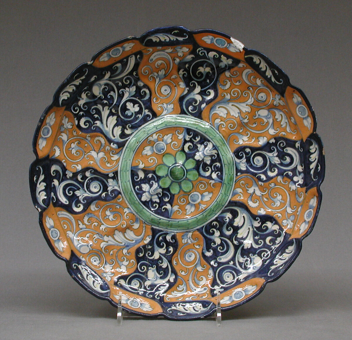 Shallow dish, Maiolica (tin-glazed earthenware), Italian, Faenza 