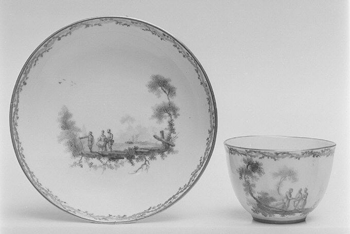 Teabowl and saucer, Loosdrecht, Hard-paste porcelain, Dutch, Loosdrecht 