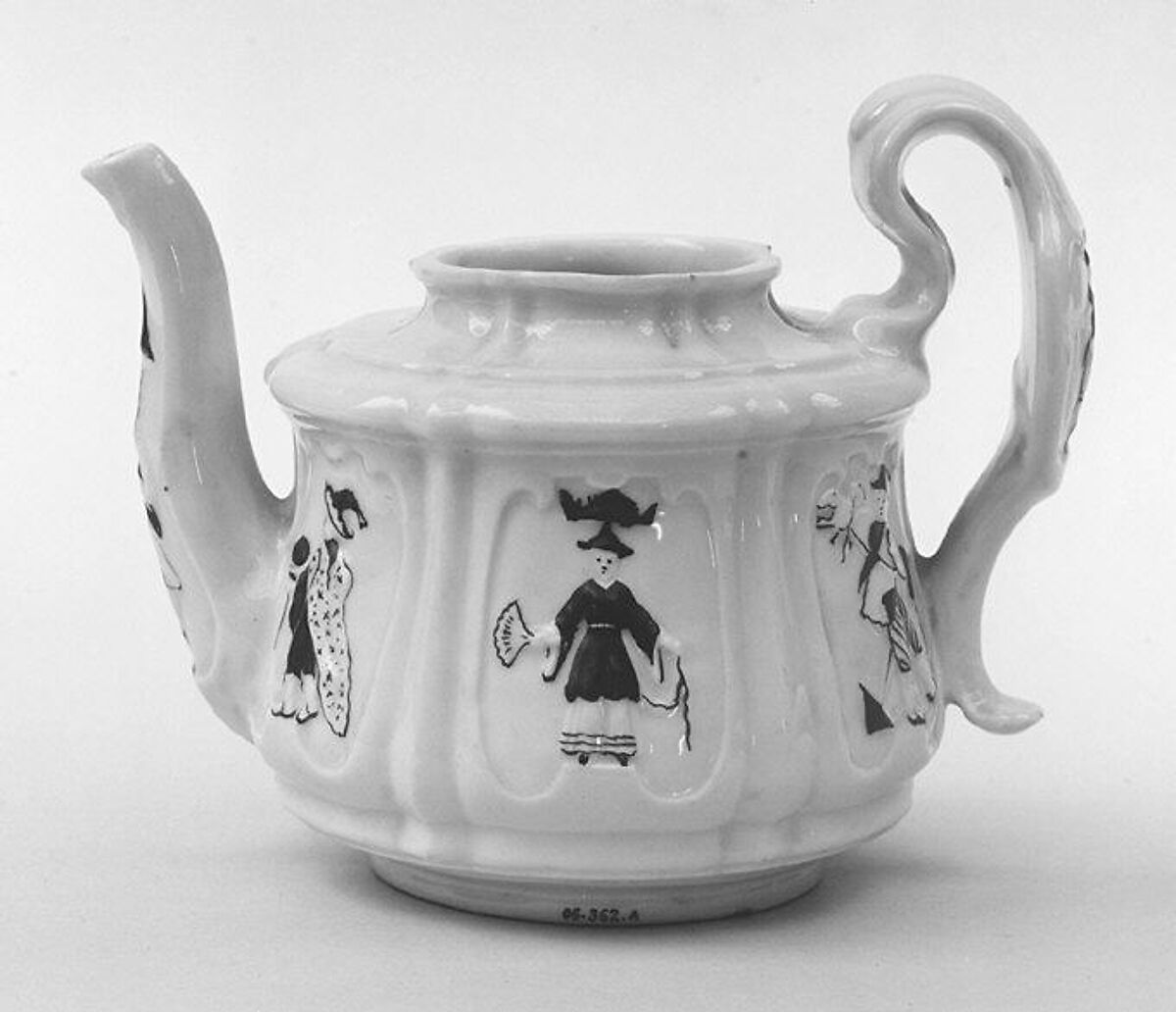 Teapot, Vezzi Factory (Italian, 1720–1727), Hard-paste porcelain, Italian, Venice