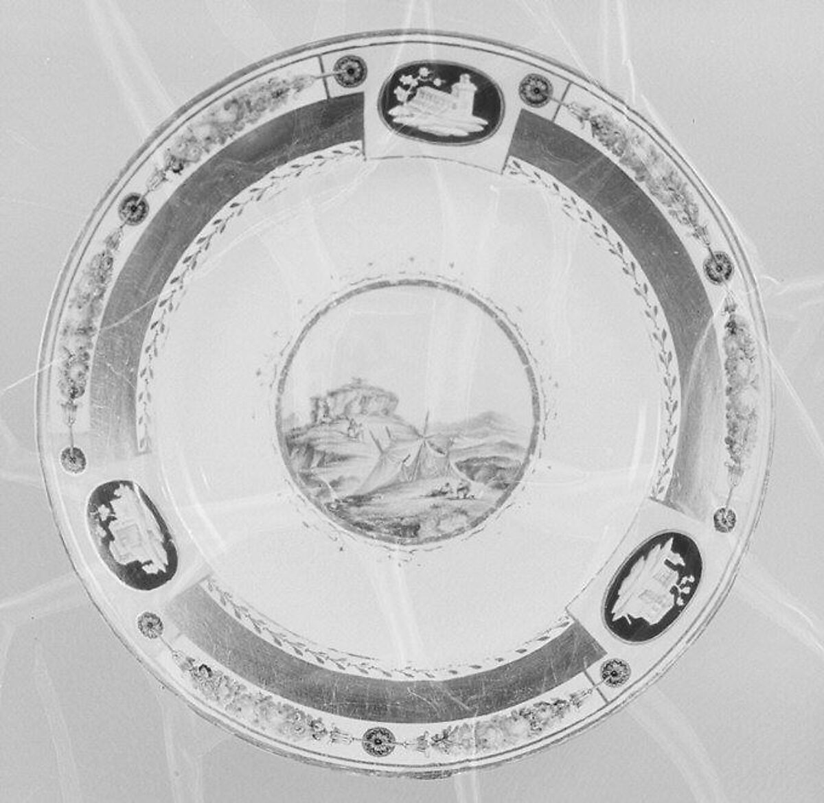 Plate, Imperial Porcelain Manufactory, St. Petersburg (Russian, 1744–present), Hard-paste porcelain, Russian, St. Petersburg 