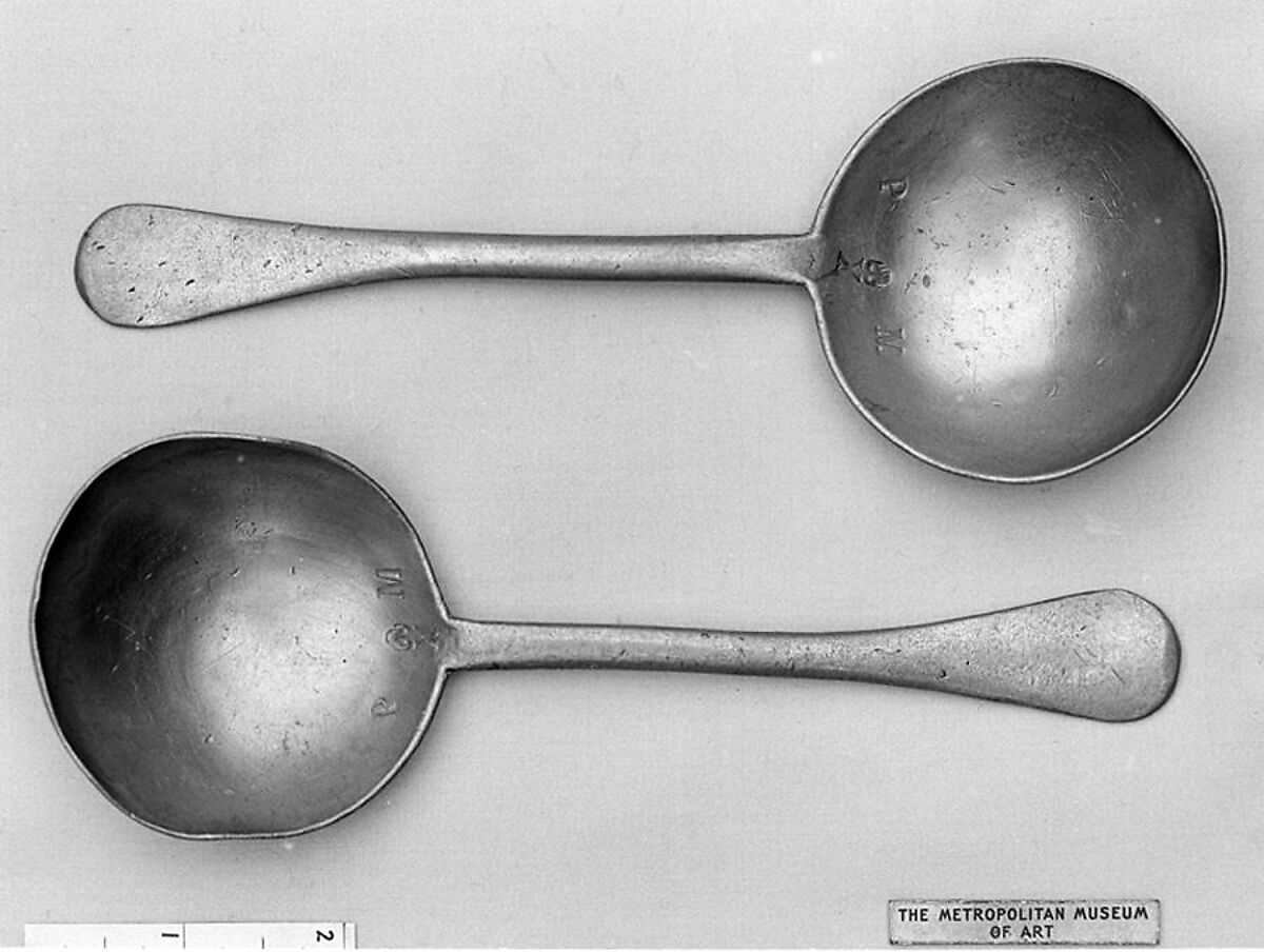 Pair of spoons, Pewter, possibly Dutch 