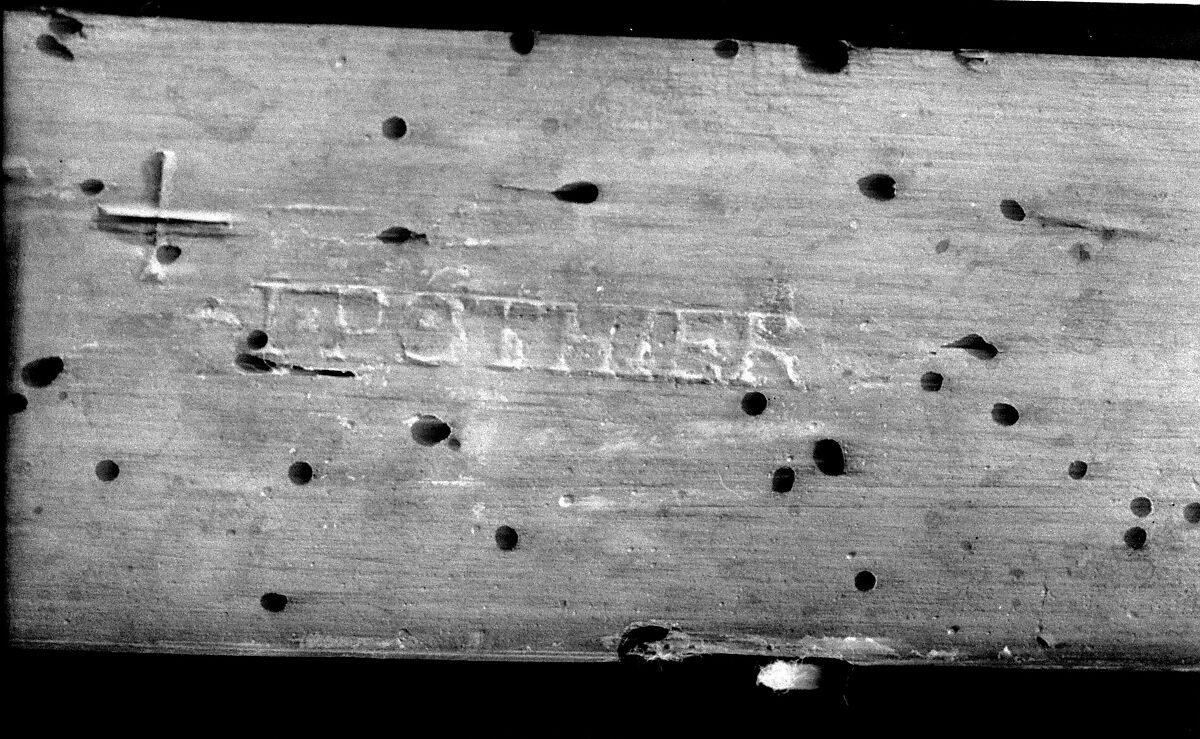 Armchair, Jean-Jacques Pothier (master 1750, working until ca. 1780), Carved and gilded beechwood; cut velvet upholstery, French